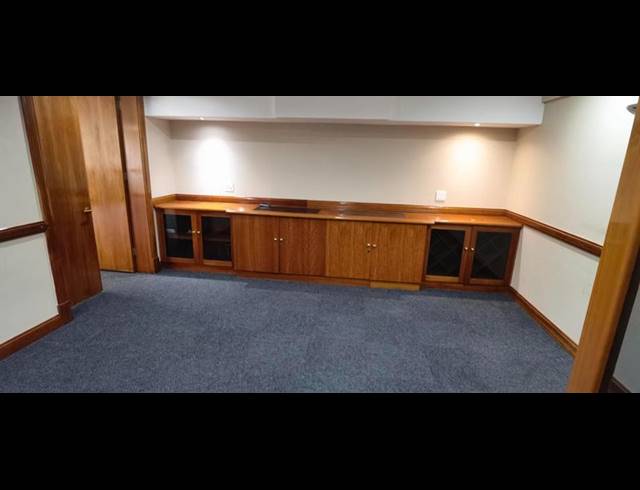 BUSINESS PROPERTY TO RENT IN LYNNWOOD